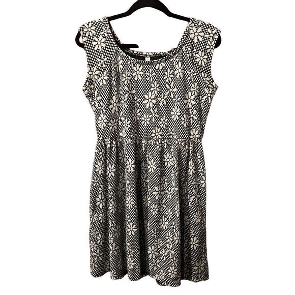Dress- Black & White Floral Midi Dress by Xhilaration - Picture 1 of 3